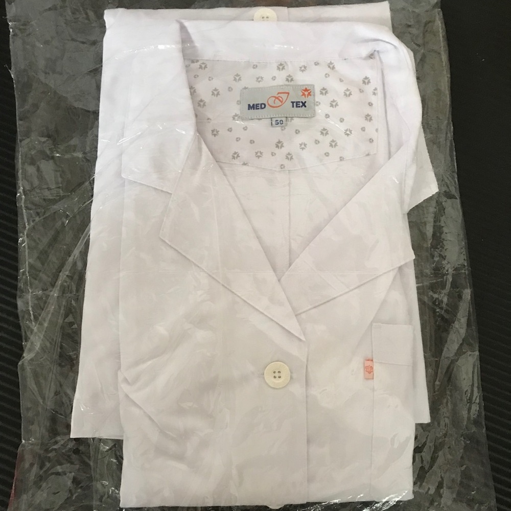 Scrub woman’s lab coat size L brand new white